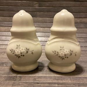 Vintage Pfaltzgraff Heirloom Salt and Pepper Shaker Set